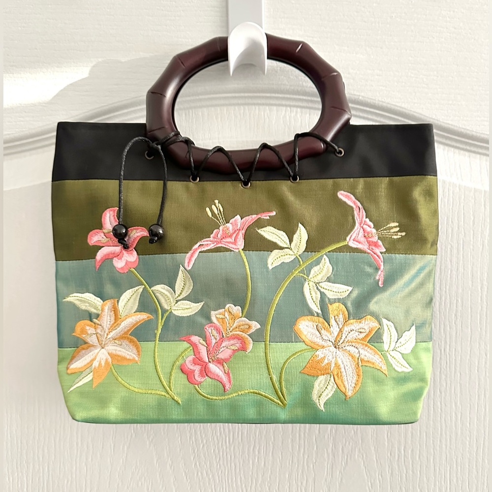Gorgeous Vintage 100% Silk Floral Embroidered Women's Bag Clutch